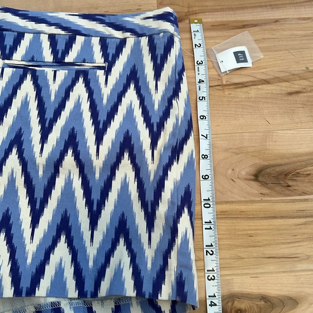 GAP Blue and White Aztec Print 4” Shorts - NWT
